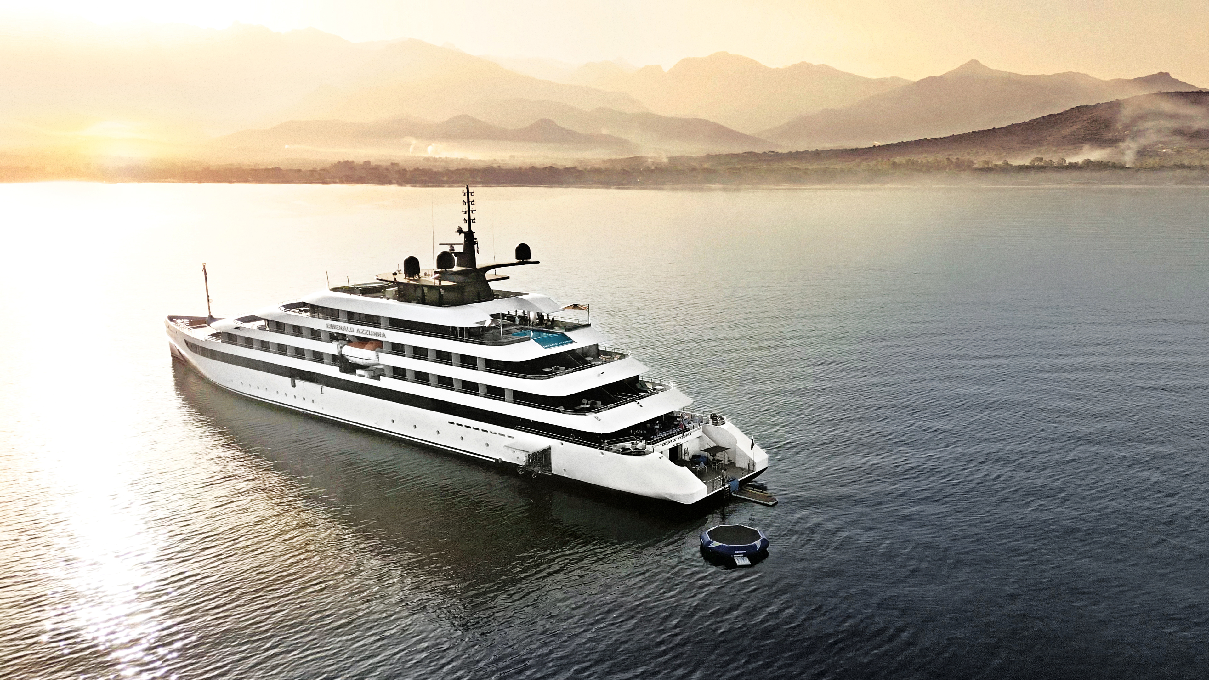 Current location for Emerald Azzurra