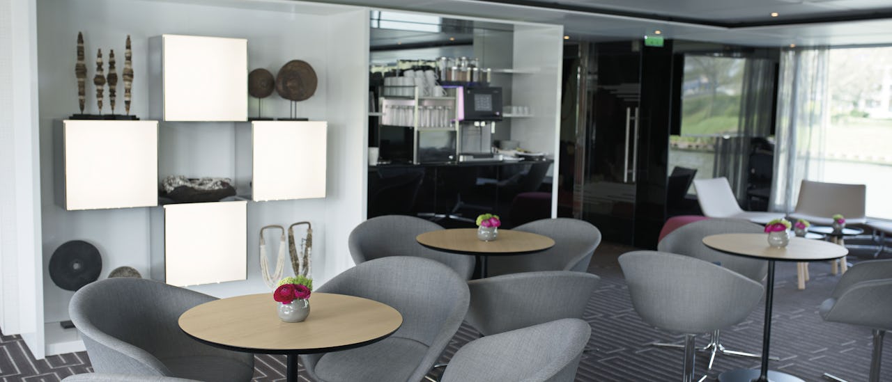 Horizon Lounge