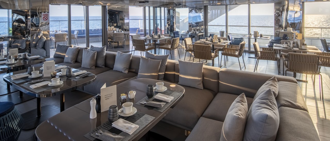 Yacht Club grill restaurant and bar, serving breakfast and lunch