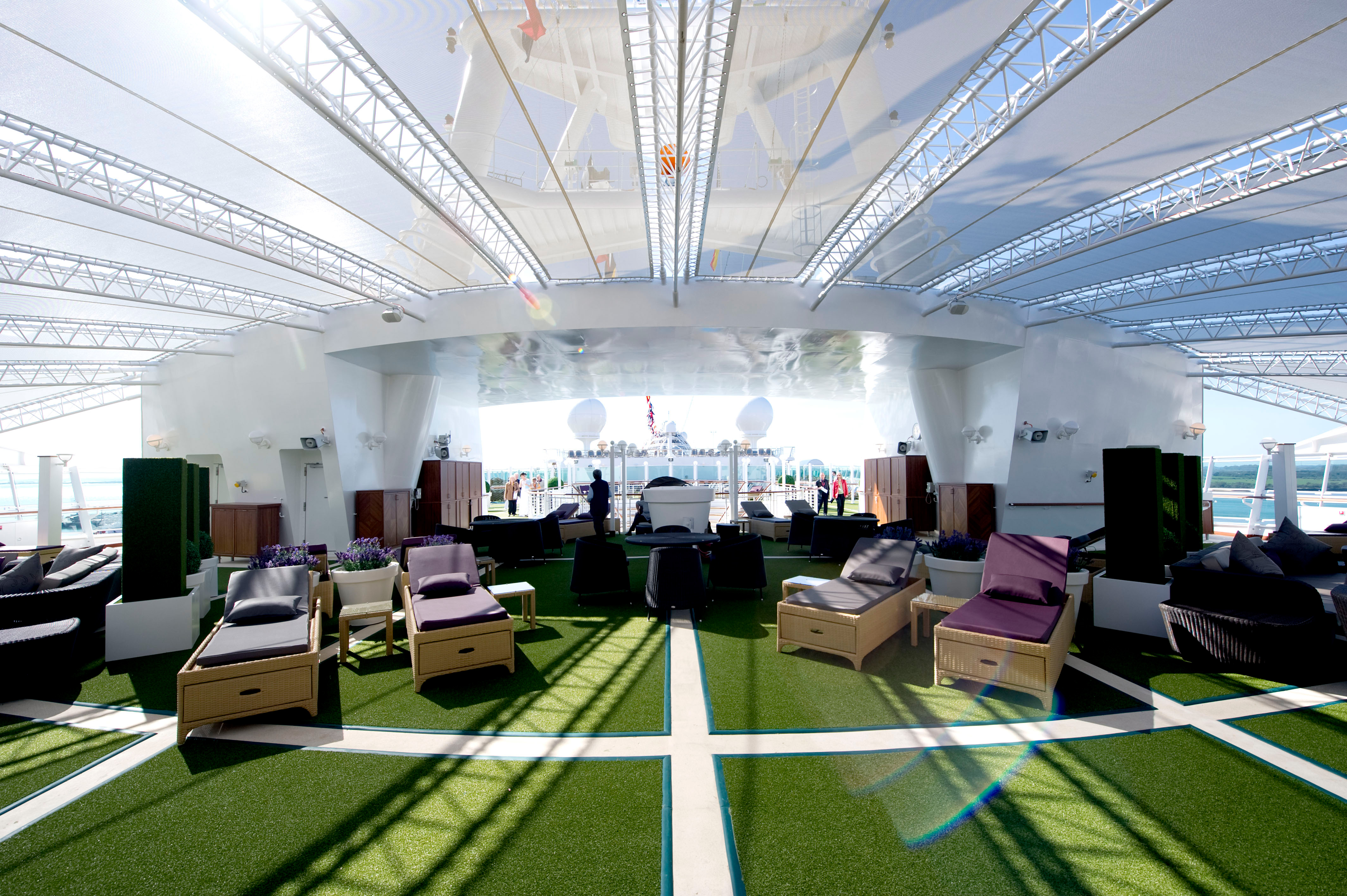 Cool down in the sea breeze and enjoy a treatment from the Oasis Spa in The Retreat