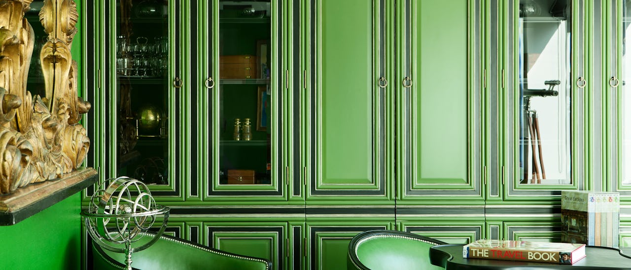 Captain’s Lounge & Library